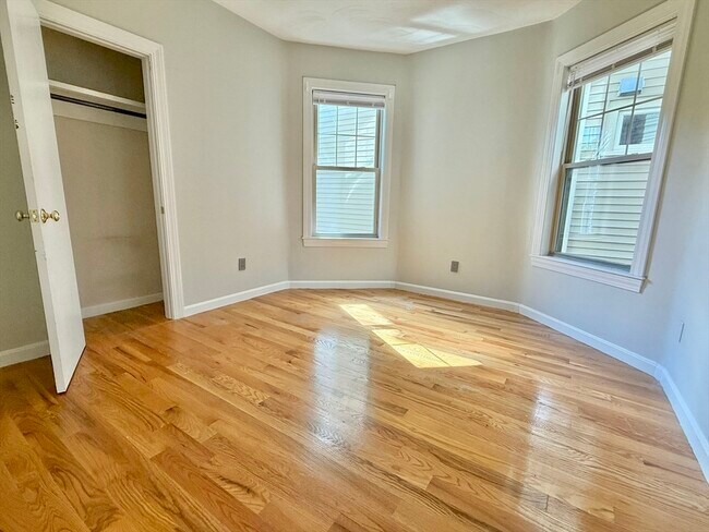 Building Photo - 184 Boston St