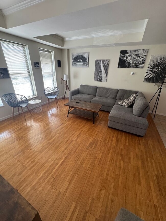 Building Photo - Furnished Downtown Condo. 1 bed/1 bath