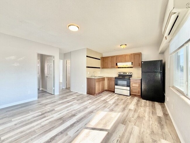 Building Photo - 551 N Ridgewood Ave