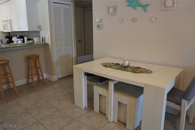 Building Photo - 5214 Chiquita Blvd S