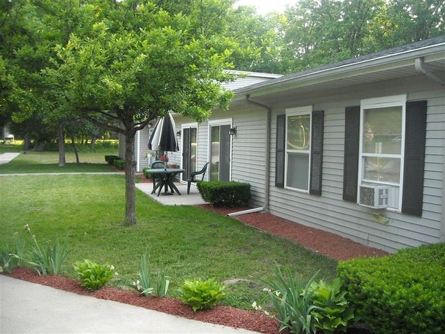 Building Photo - 310 Praire Ronde