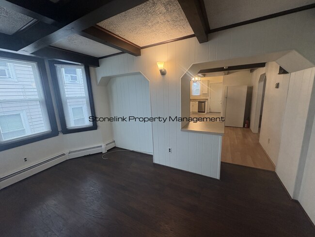 Building Photo - 124 Leo Ave