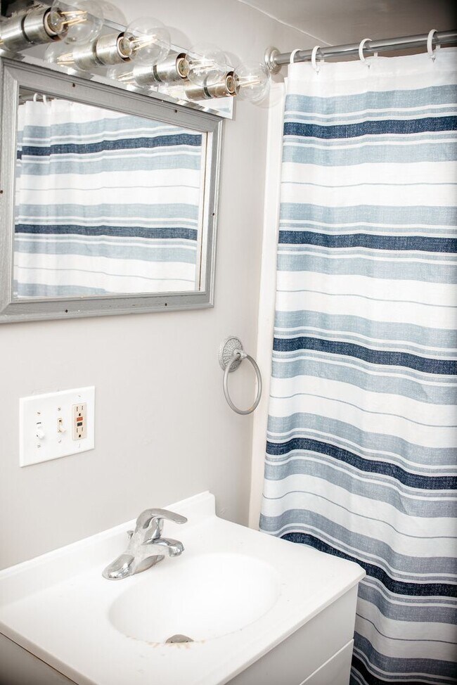 Building Photo - 145 Race St