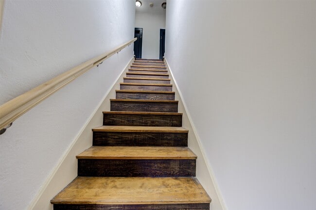 Building Photo - 1516 Bonnie Brae St