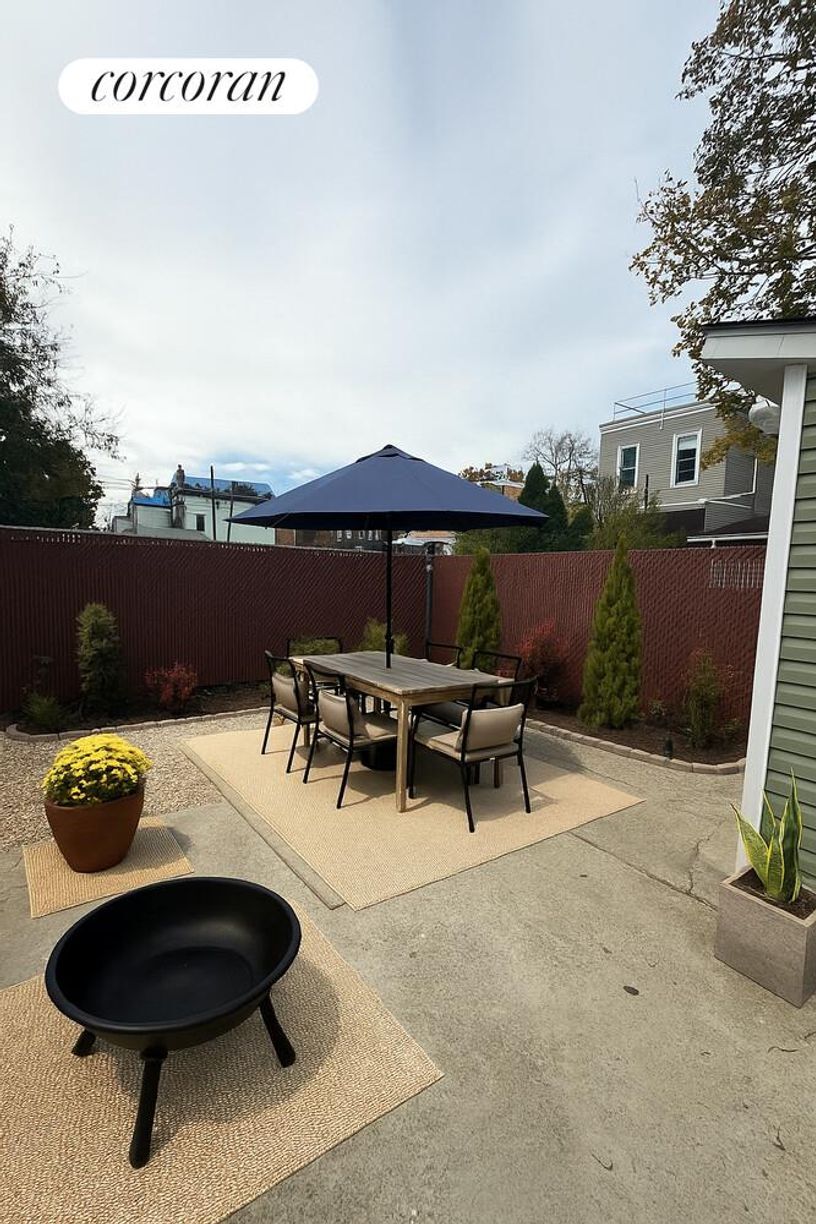 Building Photo - 14 Vermont Ct