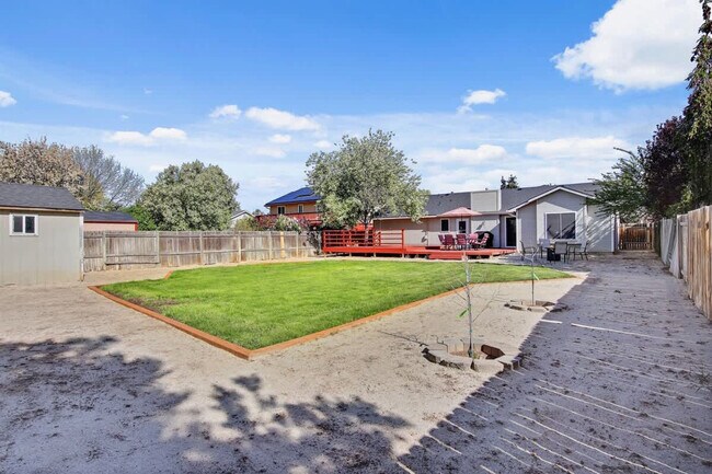 Building Photo - 4243 E Driftwood Dr