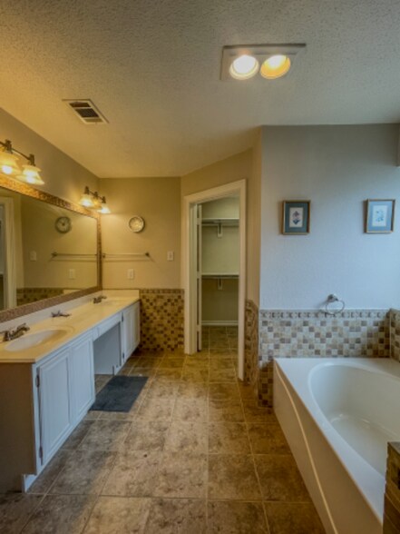 Building Photo - 2420 Creek Crossing Ct