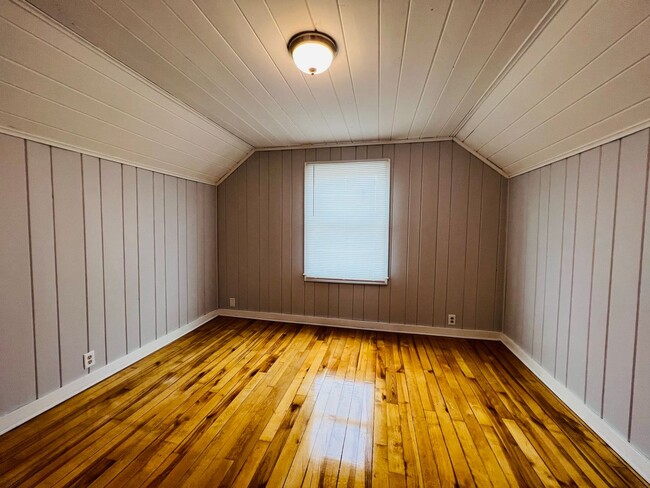 Building Photo - Gorgeous 3 Bedroom Single Family Home!