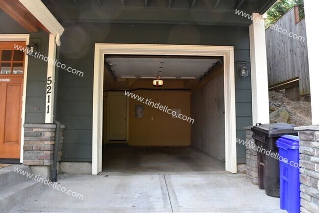 Building Photo - Beautiful and Spacious 3 Bedrooms, 2.5 Bathrooms in Raleigh Hills!