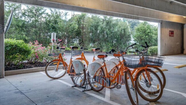 Building Photo - 747 Ralph McGill Blvd NE