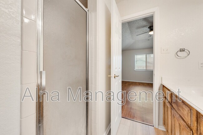 Building Photo - 1405 Gainsborough Way