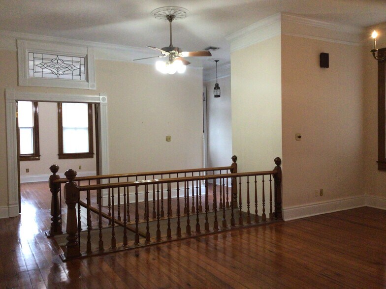 Building Photo - 519 Lowerline St