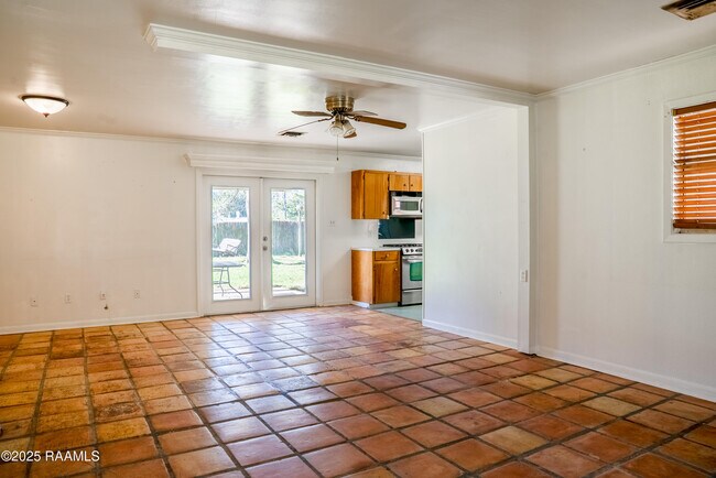 Building Photo - 213 Birch Dr