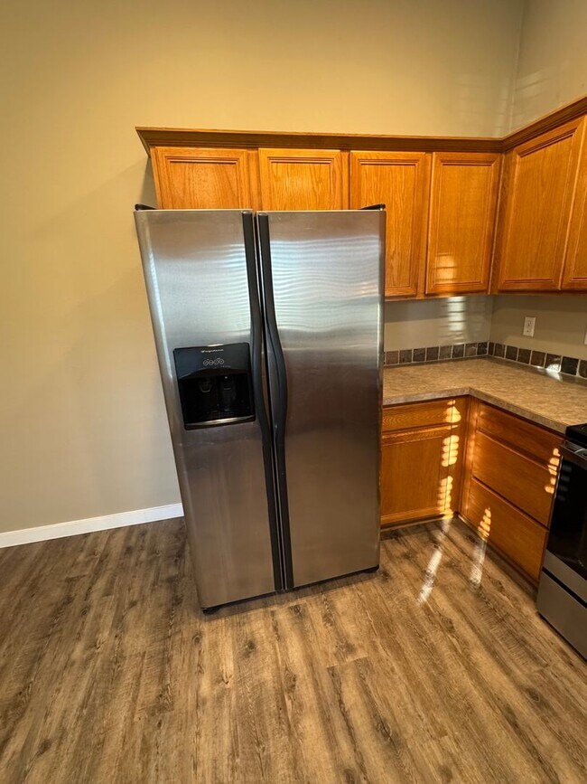 Building Photo - Gorgeous 4 bedroom, 2 bath, Albany