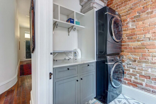 Building Photo - 415 Whitaker St