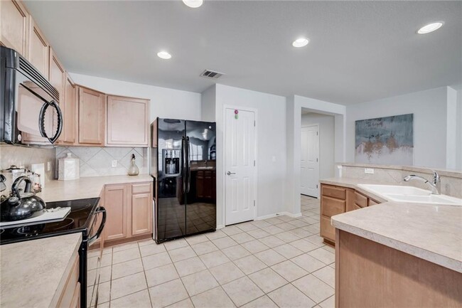 Building Photo - 772 Kingfisher Ln