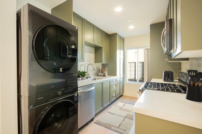 Building Photo - 921 Gardner St