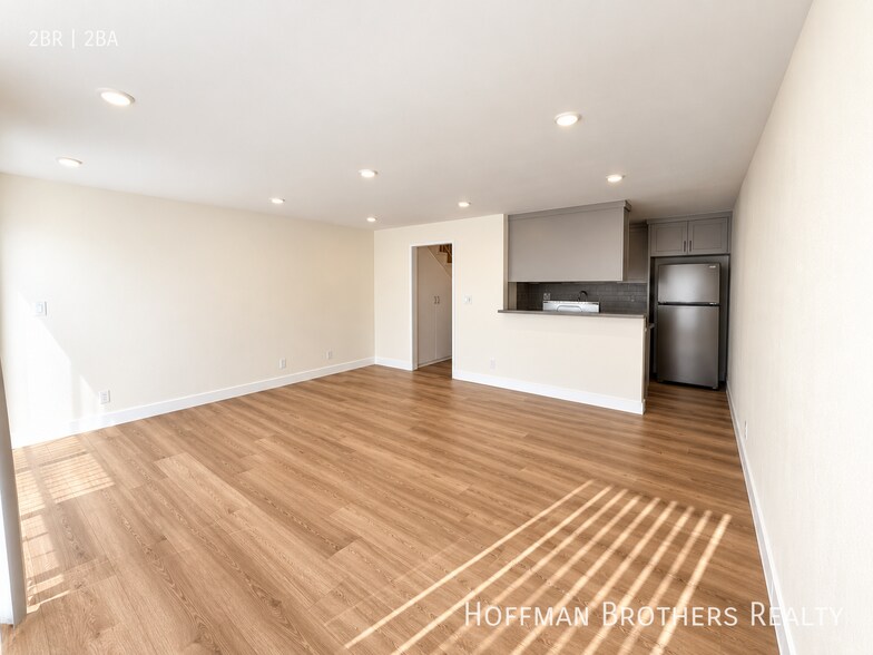 Building Photo - 8140 Langdon Ave
