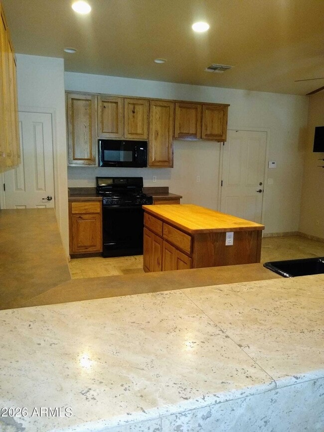 Building Photo - 242 N Pima Rd