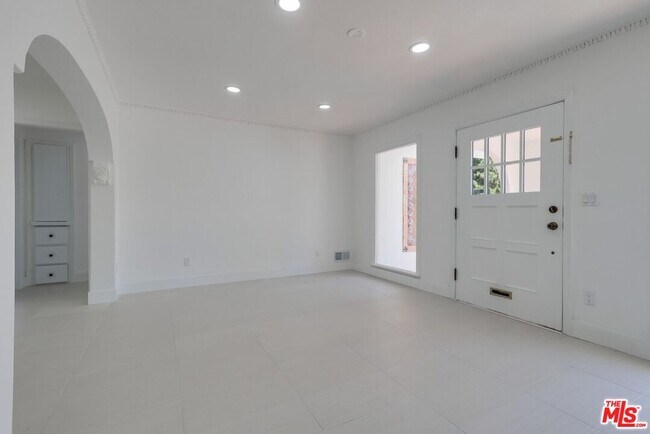 Building Photo - 1318 S Longwood Ave