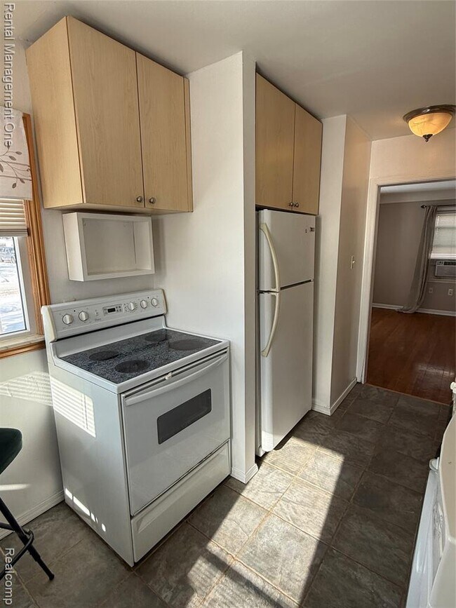 Building Photo - 12050 Cavell St