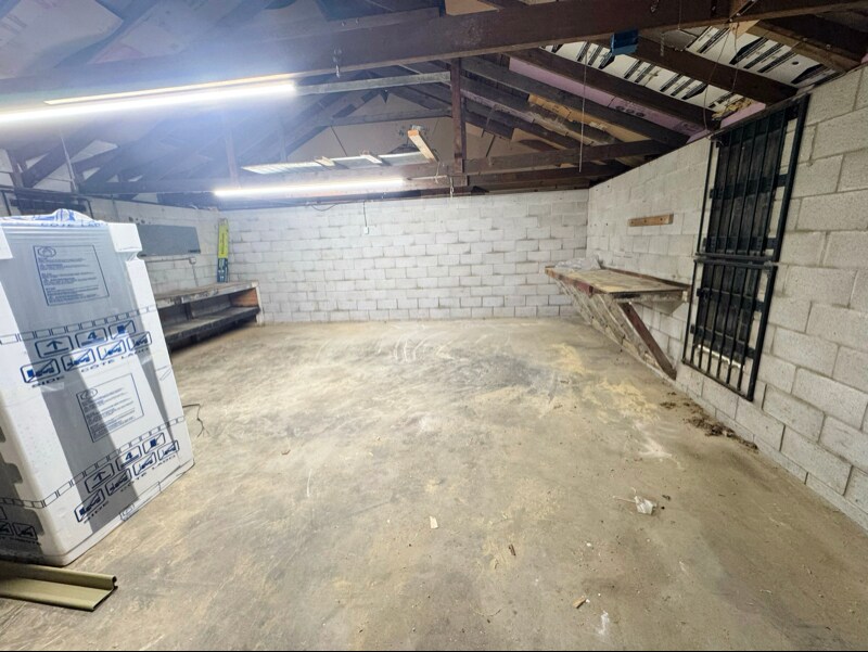 Building Photo - 2866 W Blue Lick Rd