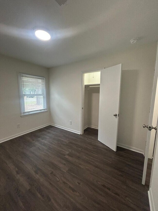 Building Photo - 4BR Home Minutes from Downtown & Fort Jackson