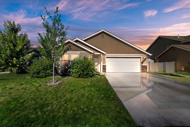 Primary Photo - Available July 5th, 3bd/2b Meridian Home
