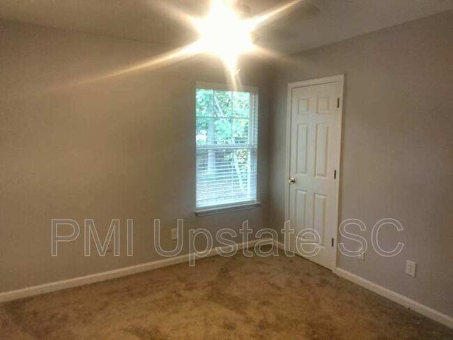 Building Photo - 102 Waterton Way
