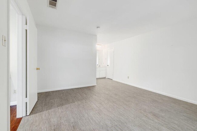 Building Photo - 10408 Double Spur Loop