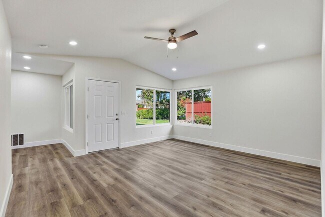 Building Photo - 8468001/37T