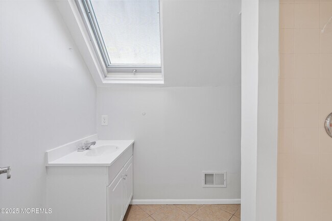 Building Photo - 61 Berkshire Dr