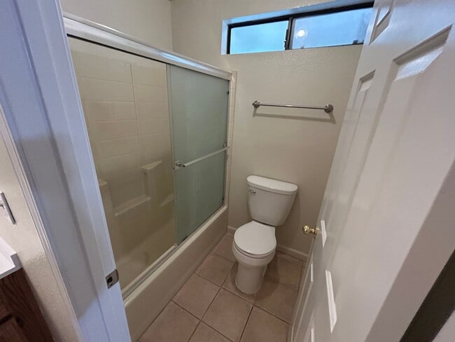 Building Photo - 3 Bedroom Home for Rent in Anderson CA | Large Family Room, 2 Car Garage, Pet Friendly