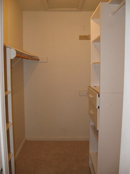 Building Photo - 3605 Pine Knoll Dr