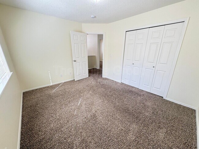 Building Photo - 1430 NE Glen Ellen Dr