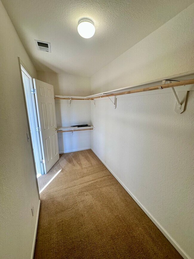 Building Photo - Spacious 2 Story Townhouse Available NOW!