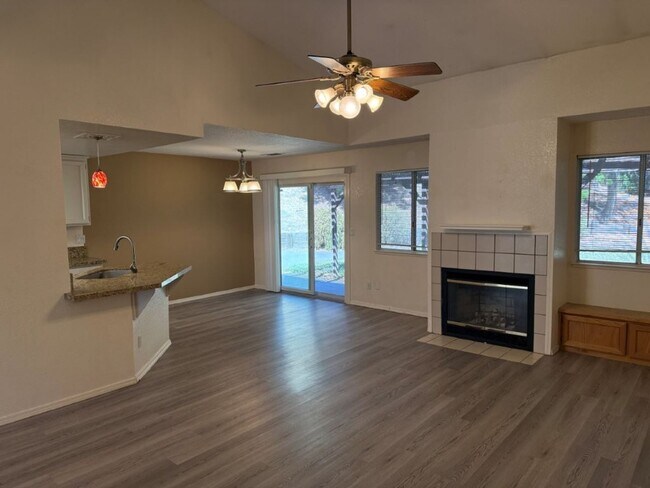 Building Photo - Modern 3 Bedroom 2 Bath One Story Browns Valley Vacaville *Star Rentals