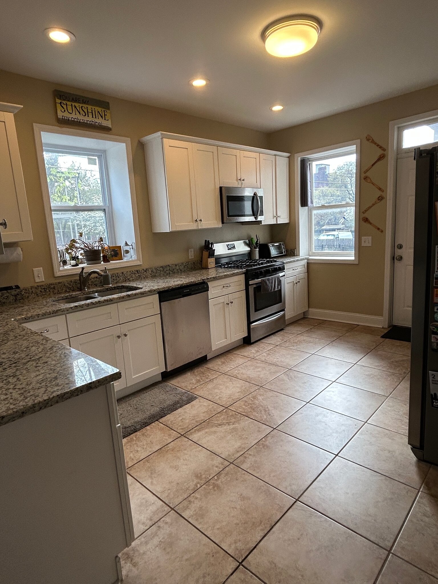 Building Photo - 3345 Salena St