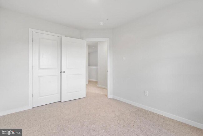 Building Photo - 16525 Green Glade Dr
