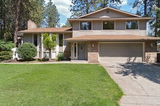 Building Photo - Beautiful Single Family Home Located In In...
