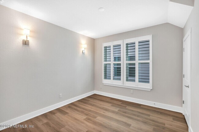 Building Photo - 459 Crestview Dr