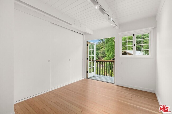 Building Photo - 10250 Seabury Ln