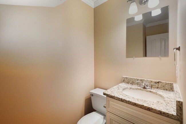 Building Photo - Charming 3BR House with Big bonus room ove...