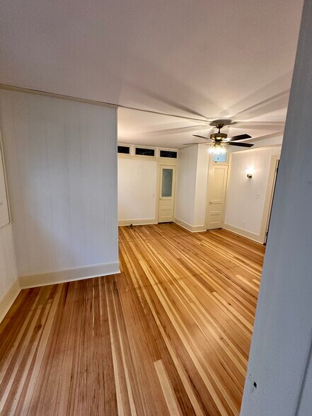 Building Photo - 537 Main St