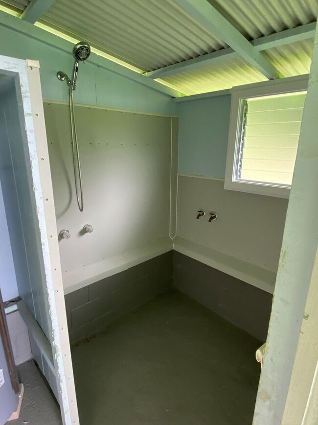 Building Photo - Charming 2BR/1BA in Hilo!