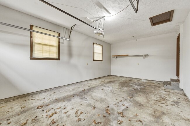 Building Photo - 3 bedroom 2 bath home located just off Grantline Rd.