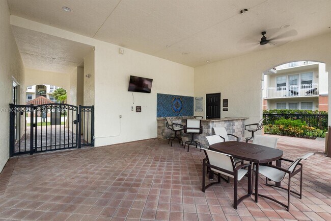 Building Photo - 9833 Baywinds Blvd