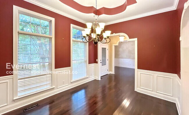 Building Photo - 607 Castle Dr
