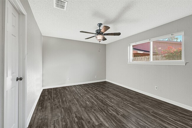 Building Photo - 1803 Flamingo Dr