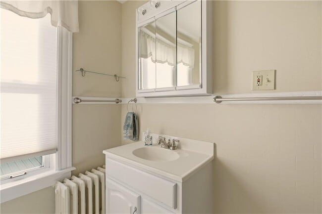 Building Photo - 7 Warner Pl